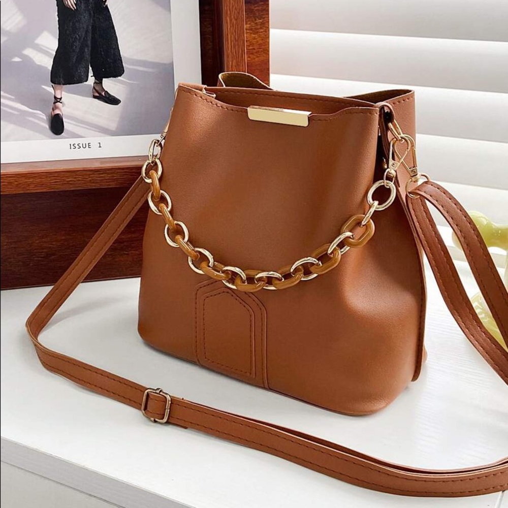 Brown bag. Never used. Ordered but it was too small for what I needed.